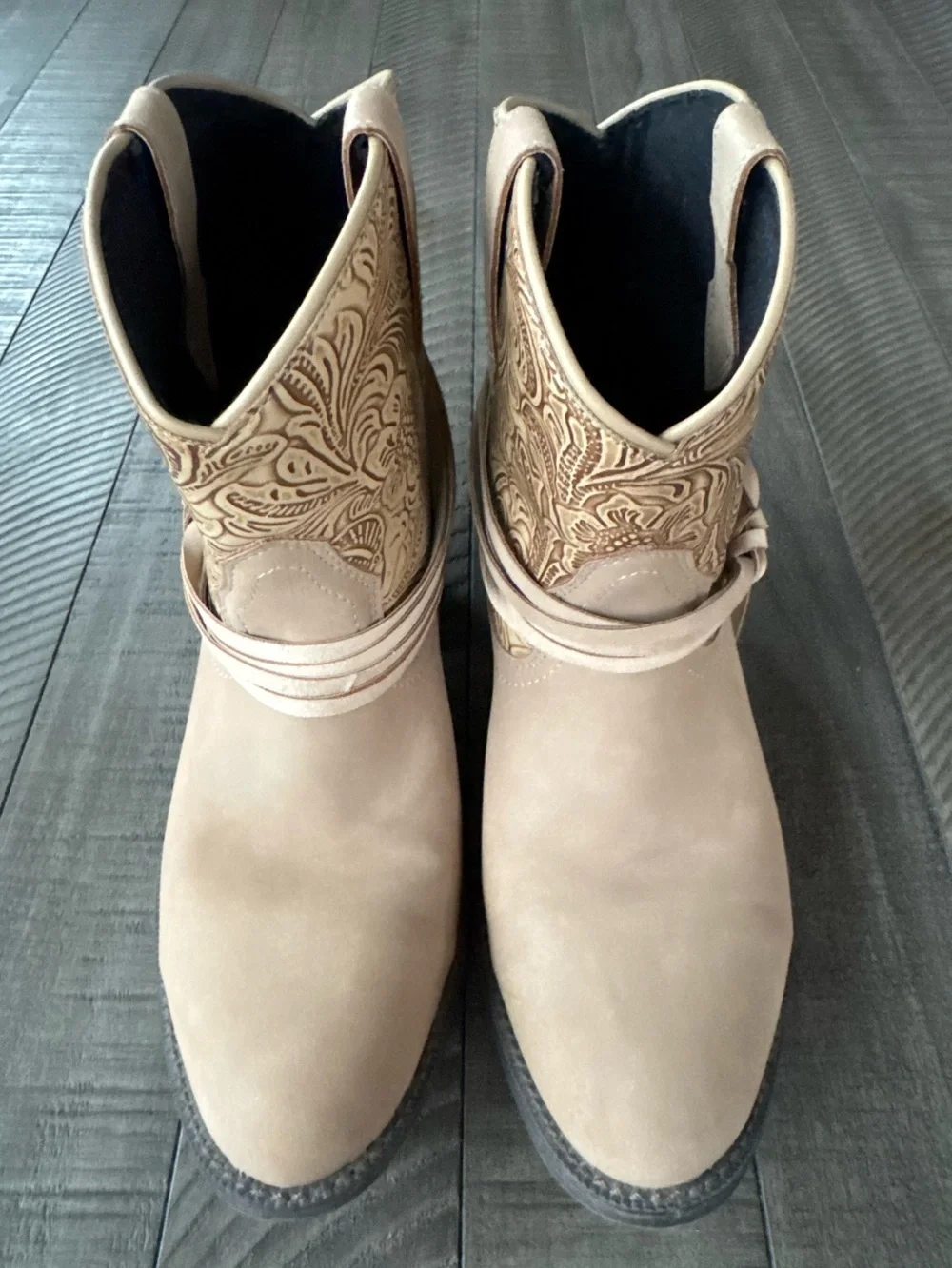 Dingo Valerie Floral Tooled Knotted Stap Western Ankle Booties Women’s Size 9